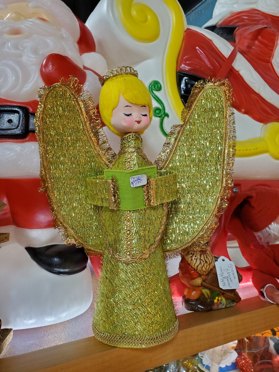 FarmAntiques's tweet photo. Come on in today and say, "Halo" 😊😇👼

#seeyouatthefarm #angels #christmasdecor #puns https://t.co/hyNZqLOIy7