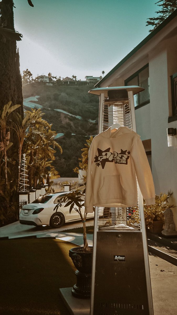 Elvin_209's tweet image. Making my own clothing now n shit