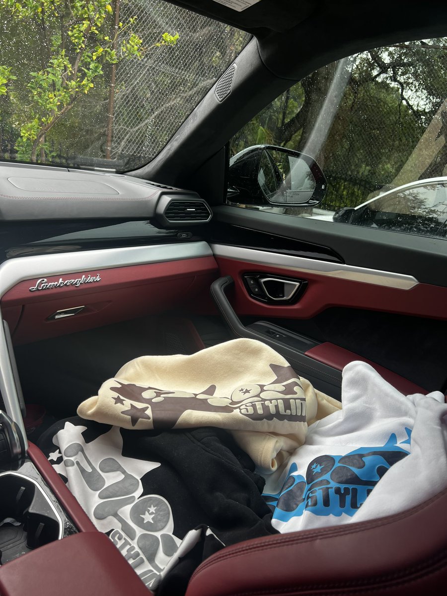 Elvin_209's tweet image. Making my own clothing now n shit