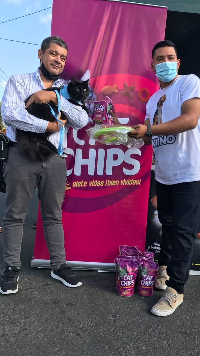 tecnutral's tweet photo. Premiación de nuestra dinámica en redes sociales concurso disfraces navideños de mascotas ❤️ https://t.co/NgvbJnn4k0