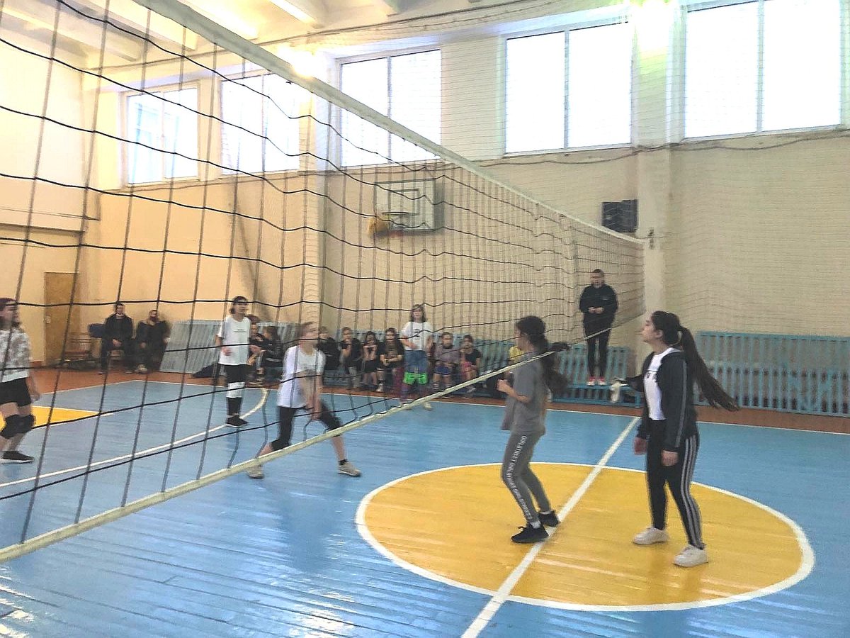 Natalimaks13's tweet photo. 🤾‍♀️18-19 декабря прошёл традиционный Новогодний турнир ЦВР по волейболу. Главный судья соревнований Поплавская Светлана Александровна🌲🤾‍♀️@samminobr @pu_monso @Volzhsky_adm #НацпроектОбразование #УспехКаждогоРебёнка #СоциальнаяАктивность https://t.co/9dX9ZVEXCB
