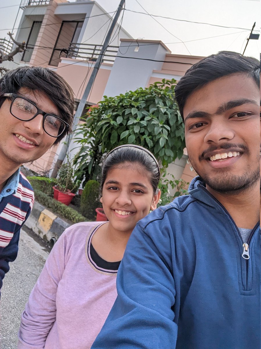baniyekaldka's tweet image. Met two stars of YouTube in 3 days. Kismat achaa saath de gayi. 😅

#sauravjoshivlogs #sauravjoshi #anshubisht @GamerFleetOG