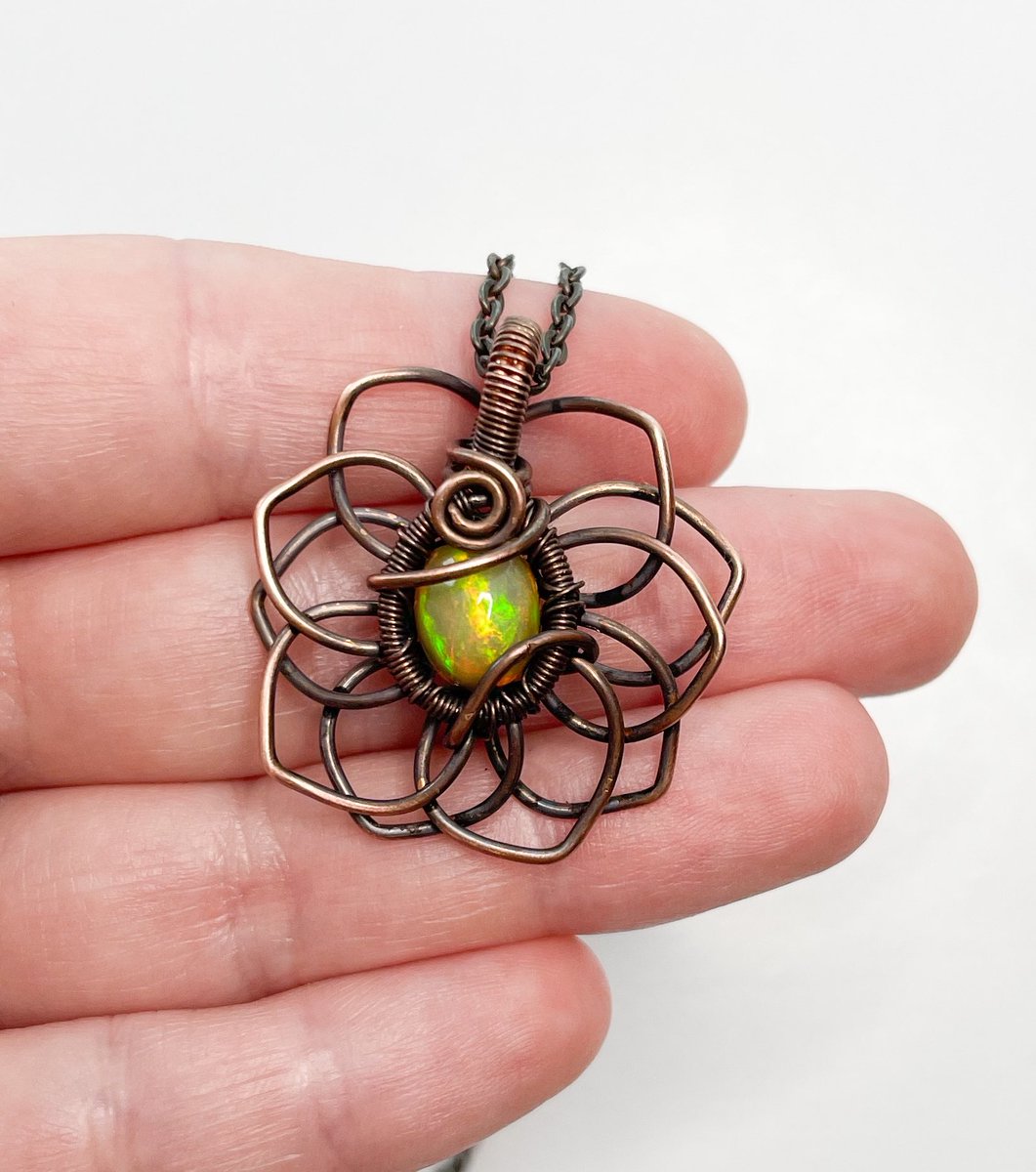 cue the dragon tales theme song 🌈⛓ 

this Ethiopian Opal pendant will be available on my shop on 12/24 at 4pm est