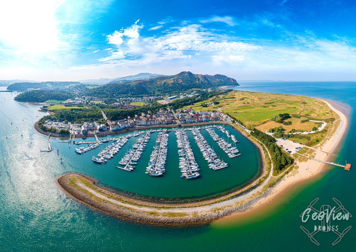 ⛵️ Conwy Marina, North Wales 🏴󠁧󠁢󠁷󠁬󠁳󠁿 

#conwy #conwymarina #aerialphotography