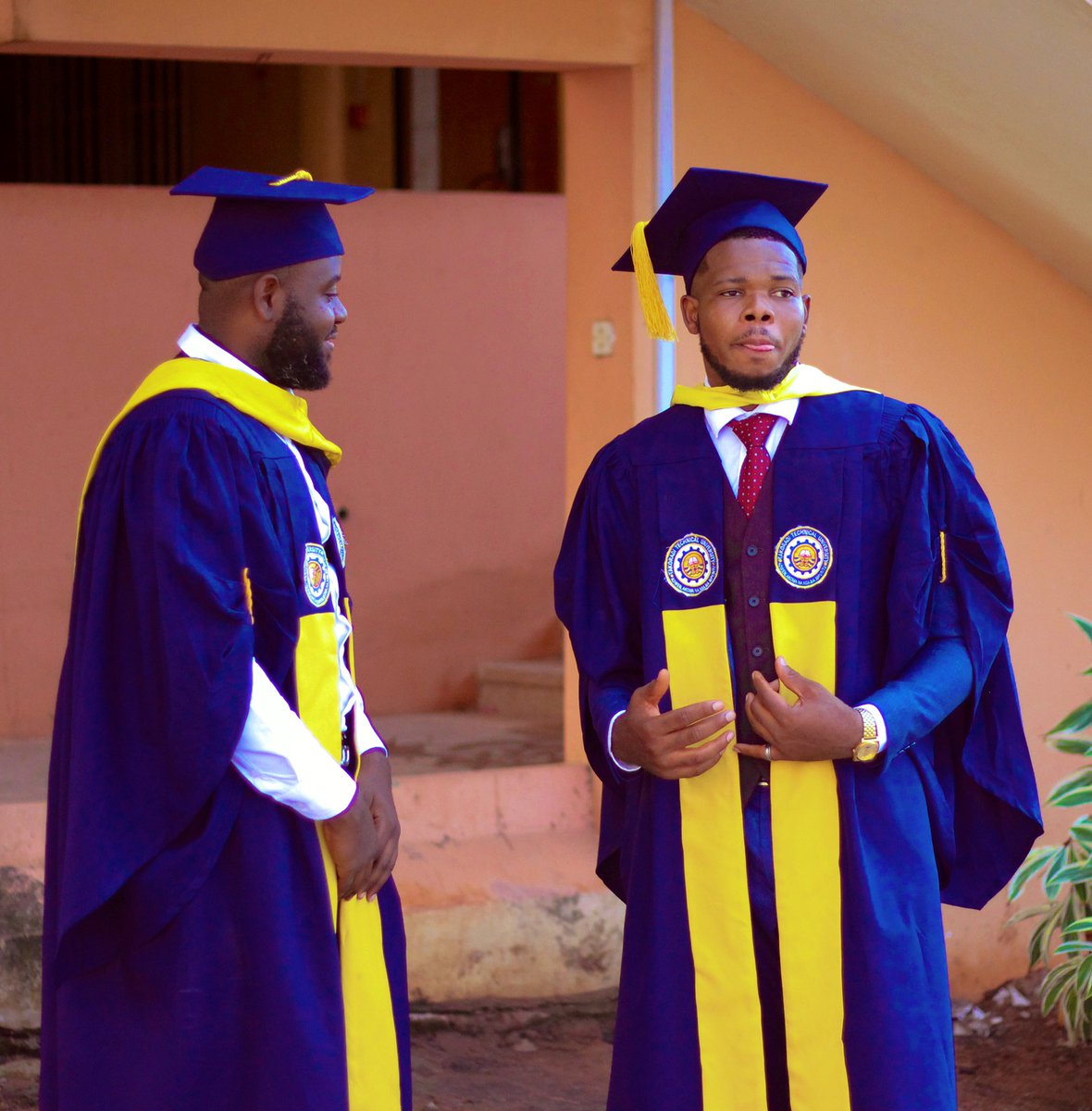 naytan_o's tweet photo. Bachelor of Technology-Procurement Management ✅
1st class Cert, Photoshoot fresh, Looking like wealth...I’m ‘bout to call the paparazzi on myself 👨🏽‍🎓🎉 https://t.co/9IgKLWHptF
