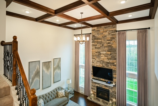 SamPitzuloHomes's tweet image. Our fireplace designs are Santa approved 👍👍
.
.
.
Photo by Amy Rizer Photography
#SPH #SamPitzuloHomes #CustomHomes #CustomDesigns #CustomBuilder #DreamHome #HomeDesigns #OhioBuilder #HomeBuilder #HomeInspo #DesignInspo #InteriorDesign #HomeGoals #HomeInterior #Fireplace