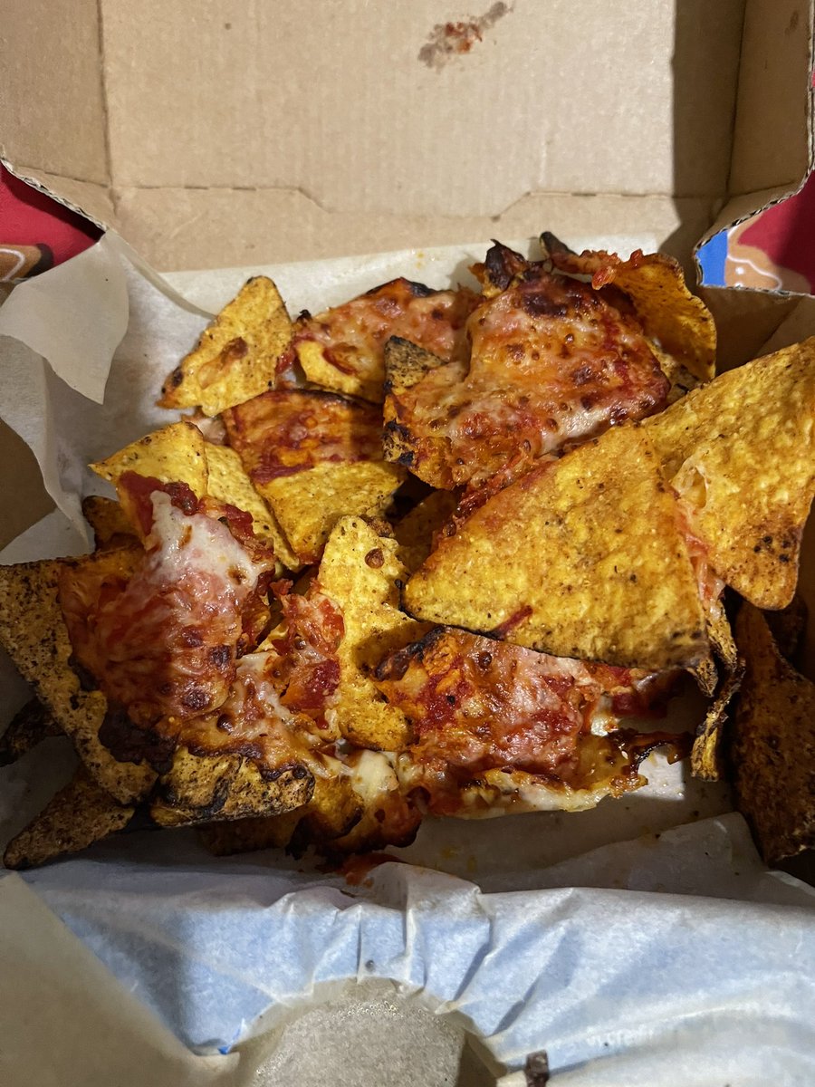 emloufaithfull's tweet photo. @Dominos_UK at what point do you class food too burnt to be edible? Literally cannot eat this is awful. https://t.co/VJaOuPv86D