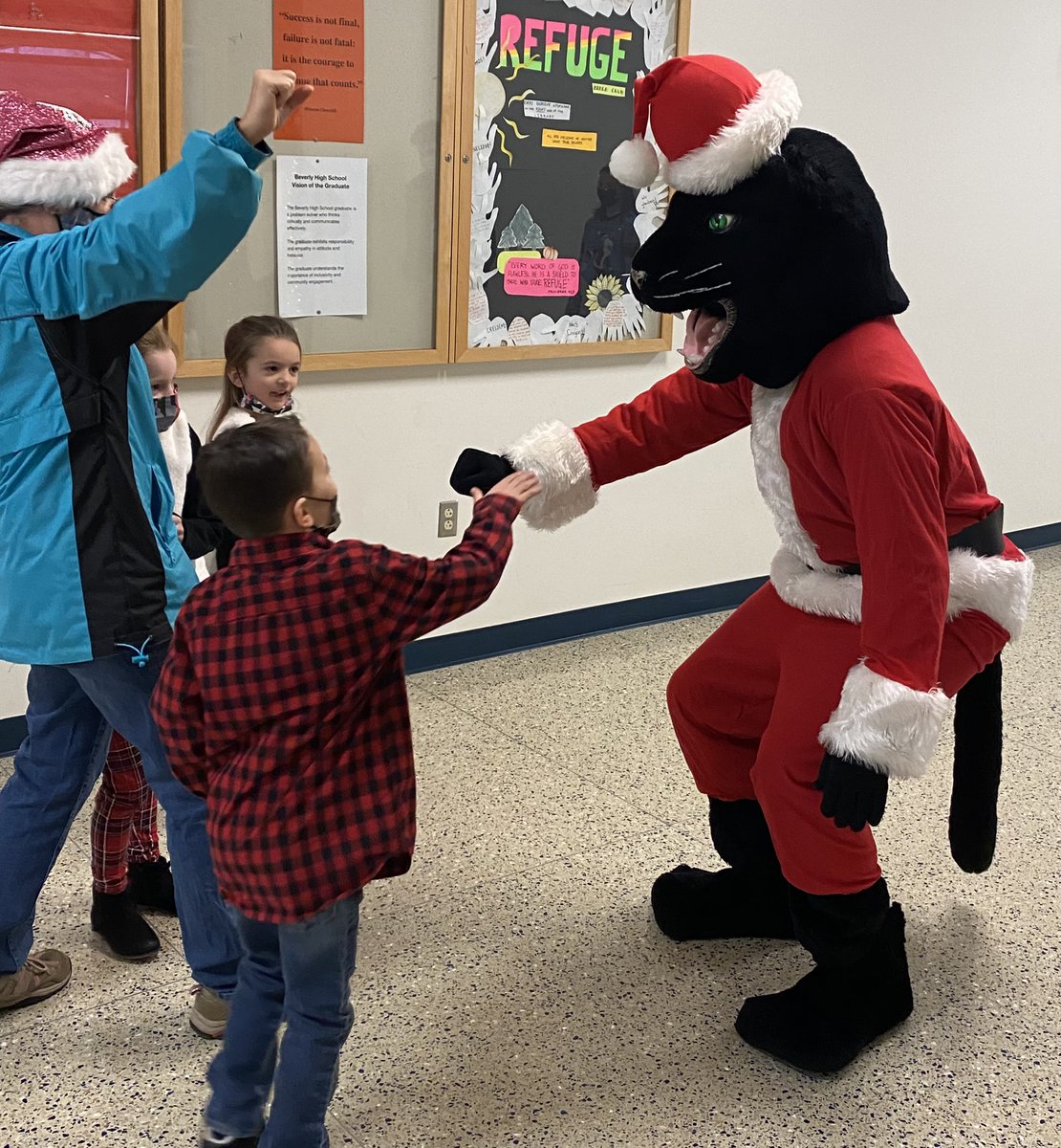 anne_flaherty's tweet photo. @OfficialSanta @BHSpeerleaders1 and @Santher were busy yesterday at our Santa Claus Pancake Breakfast.🎅🏼🎄🥞 https://t.co/KlONQqmbMn
