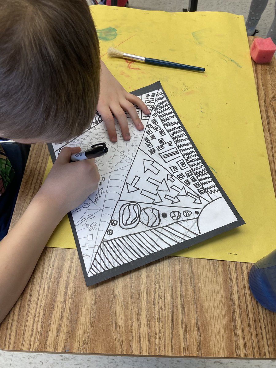 GelowitzBreanne's tweet photo. Some amazing work that has been happening at @stpaulsyorkton this Christmas Season! Exploring value &amp; discussing warm/cold colours 🎨👩‍🎨🧑‍🎨 https://t.co/pg8jPa382I