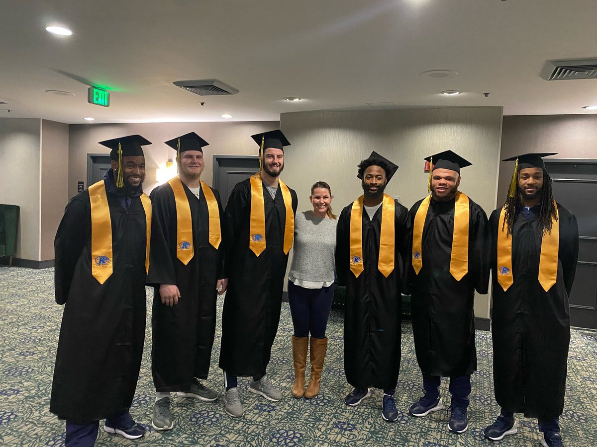 Proud to add an additional six to our 21 current graduates on the <a href="/KentStFootball/">Kent State Football</a> roster. That takes us to 26% of the roster hitting the field on Tuesday with undergraduate degrees complete. #SmartFlashes #ProudAcademicCounselor ⚡️🎓