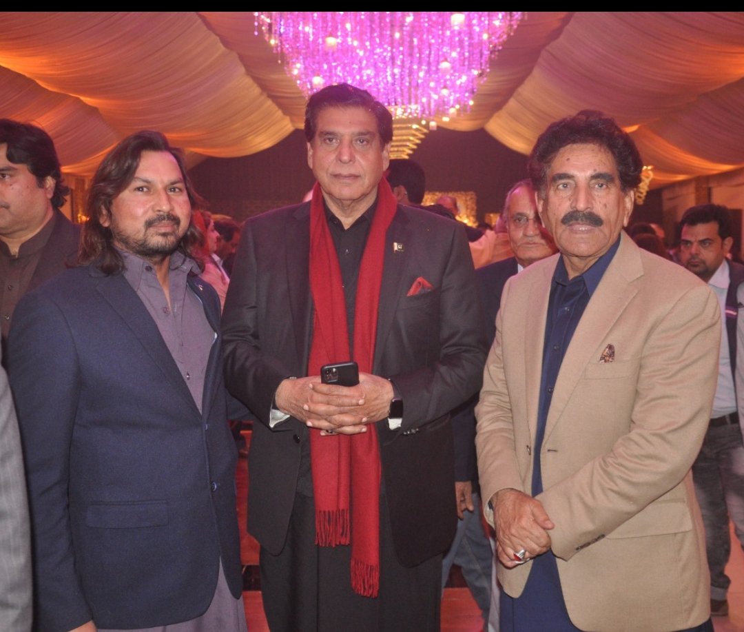 MyraPatras's tweet photo. انجم بٹ صاحب کے بیٹے کے دعوت ولیمہ میں سابق وزیراعظم پاکستان پیپلز پارٹی راجہ پرویز اشرف،قمر زمان قائرہ،صدر لاہور پیپلز پارٹی اسلم گل،چوہدری منظور،نائب صدر پنجاب پیپلز پارٹی مینارٹی ونگ ایڈون سوتہرا نے خصوصی شرکت کی https://t.co/rnzzhBex7R