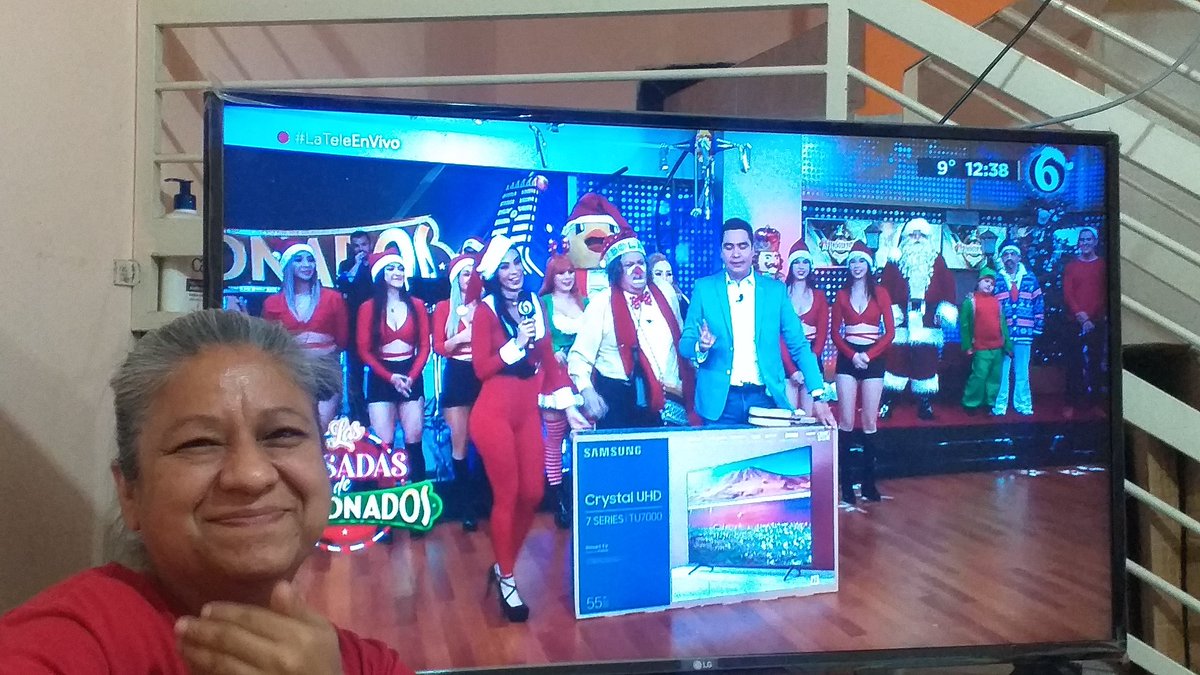 Isabelz_01's tweet photo. Isabel Zuñiga Ochoa. Los vemos desde Escobedo  @multimediostv @Pollo  Queremos ganar la tele porque la de la foto ya se apaga sola jajja 😂😂 https://t.co/7g0gNIJgjE