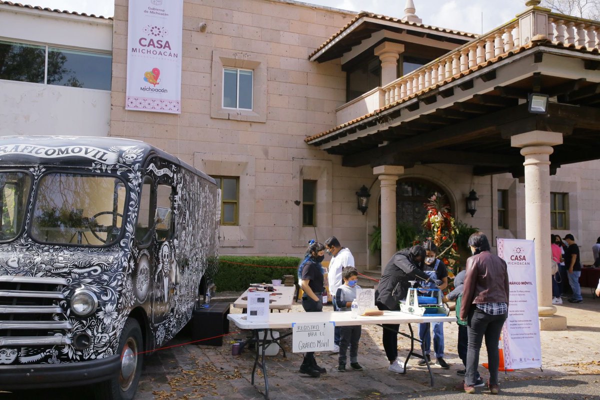 AzucenaMarinC's tweet photo. Los invitamos a Casa Michoacán, un espacio para todos. 

Ludoteca, cocineras tradicionales, artesanía, música regional y mucho más. ¡Los esperamos! #HonestidadyTrabajo https://t.co/egnCtDuB6x