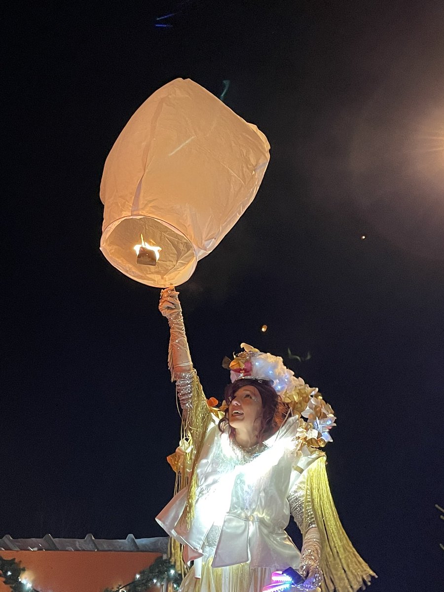saintclement89's tweet photo. Un 25ème #marchedenoel haut en couleurs à #SaintClement #noel2021 #Yonne https://t.co/2HwSFw5paC