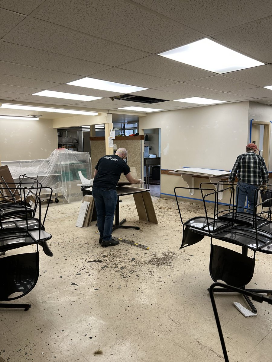 Lowes2263's tweet photo. When a team steps up and works hard, this is what you get! From start to finish they pushed to give the new London community meal center what they needed. New paint and a new ceiling @cag315 @DANIEL12520802 @CastagnaMike1 @TweetUsR30 https://t.co/dLcqsxHf3b