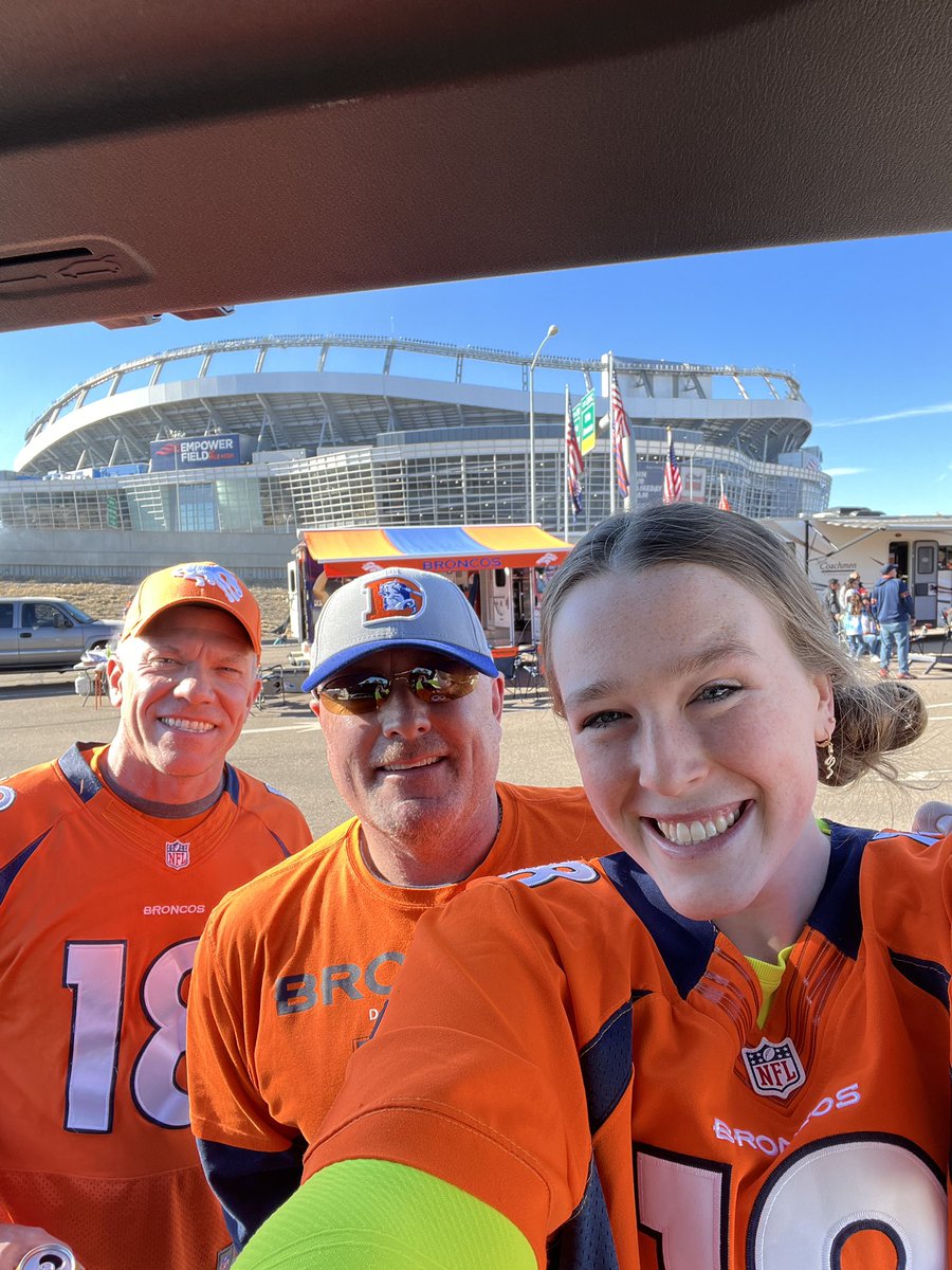 MattHeap6's tweet photo. Tailgating @Broncos  with @heaptay and @robo70 ! 60 degrees on Dec 19th ?!? Let’s go!! https://t.co/Ckcthzx7h4