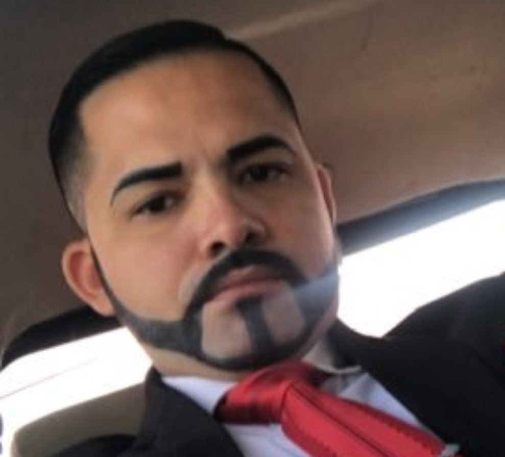 jose_zunino's tweet photo. Cuando te sobra el betún de los zapatos y aprovechas para ponértelo en la cara. https://t.co/DnicdZS8OU