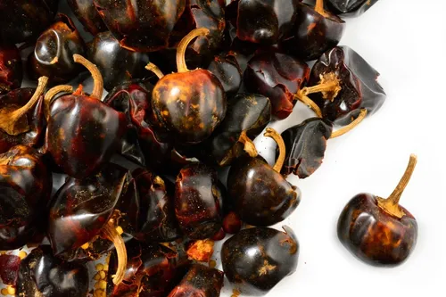 Lula Martín del Campo, del restaurante Cascabel, prepara carne con ceniza en salsa de chile cascabel, mientras conversa con Gabi sobre gastronomía mexicana, sus orígenes compartidos y la triada en la que se especializa: frijol, maíz y chile.
sptfy.com/chefentucocina…