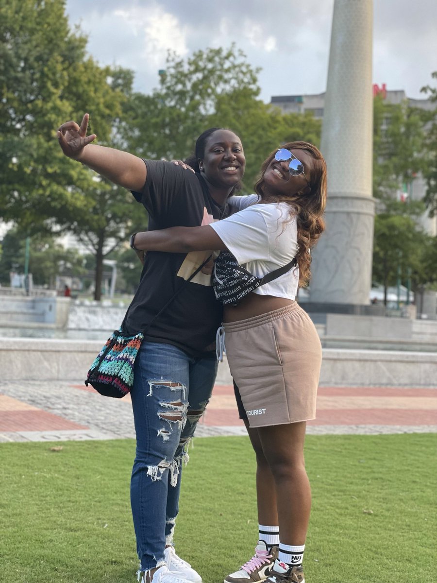 deandra_joseph's tweet photo. Congrats to my sister Victoria on Graduating!!!!!!!! You Are ELEGLEEE!!! Everyone else?! THRIFTYYYY🎓🎓🤍🤍 #Classof2021 #GoBlue #MGoBlue https://t.co/6fbPf1Mu8s
