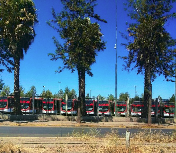 daniel_almagro's tweet photo. #Elecciones2021CL #BOICOT de transporte. #SueltenLasMicrosCTM en Santiago, La Florida, Bajos de Mena Puente Alto, Maipú, San Bernardo... https://t.co/2iKQimCBpS