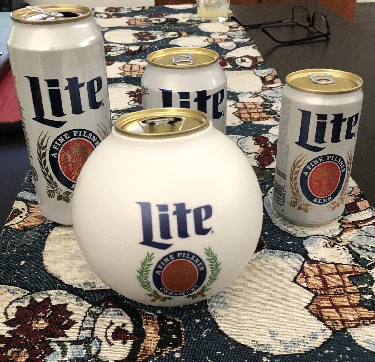 yearofthebird1's tweet photo. ⁦@MillerLite⁩ they grow up so fast🥰#family #millerlite https://t.co/mtR2EFWL3P