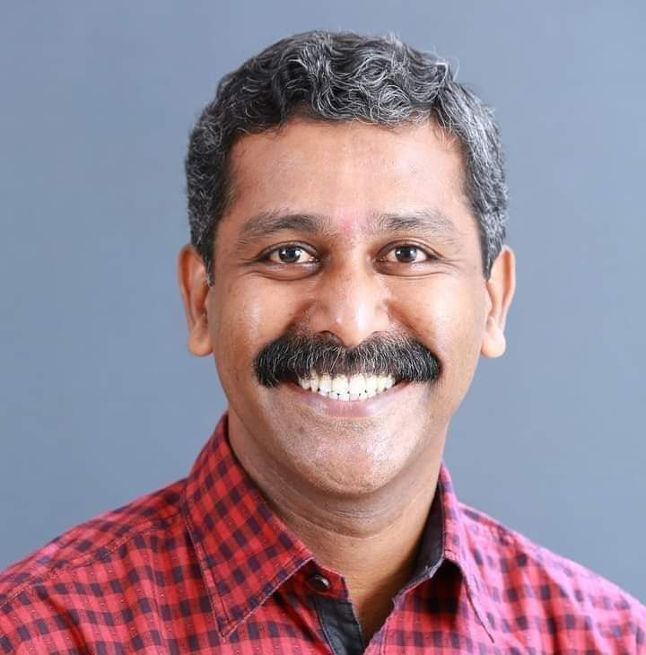 alok2877's tweet photo. @ReallySwara This Smiling man whom you see in the photo is no more smiling ..for he has been hacked to death by goons in Kerala today morning.
He’s #RenjithSreenivasan , the OBC Morcha Secretary of BJP Keralam .

Rightly said “Wherever there’s left, nothing is left of humanity”

ॐ शान्ति 🙏 https://t.co/wWUf39VAjo
