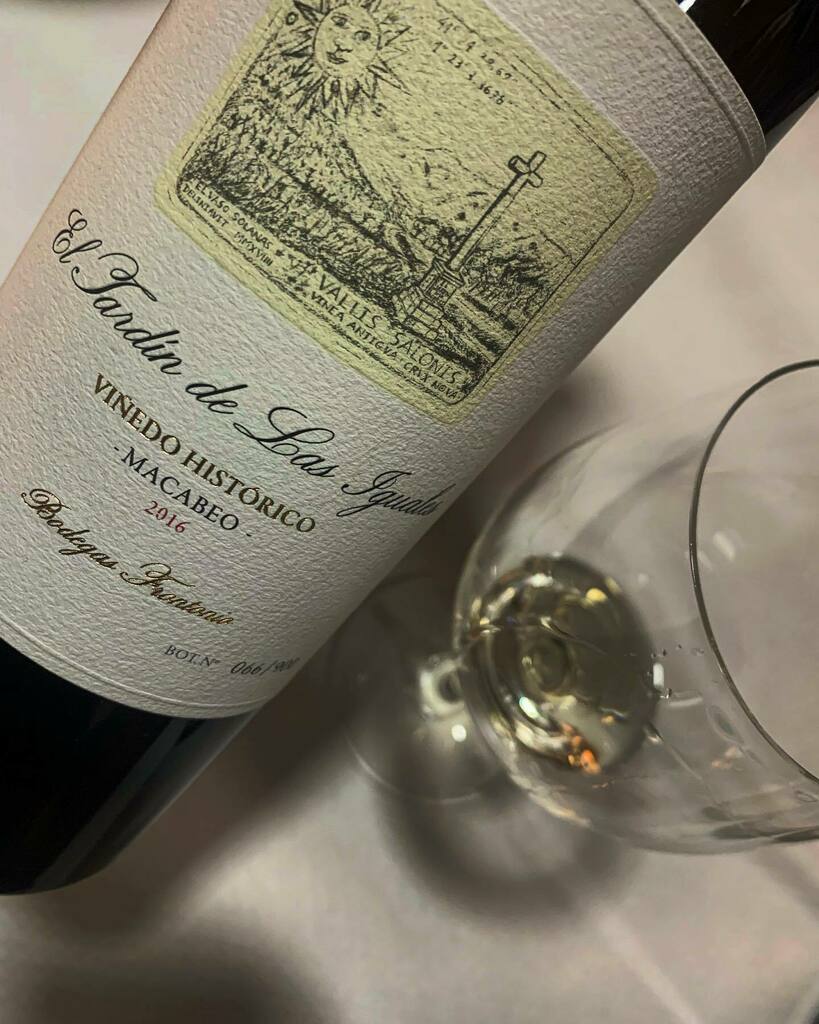 WineloversVins's tweet photo. El Jardin de las Iguales macabeu, una obra d’art d’una de les bodegues amb mes aire fresc del panorama vinicola, la de @bodegasfrontonio capitanejat per el gran @fernandomoramw ens porten un vi delicat de vinya molt vella i limitadissim amb subtils arome… https://t.co/DcaX5HJaSo https://t.co/JE8qzgEtcy