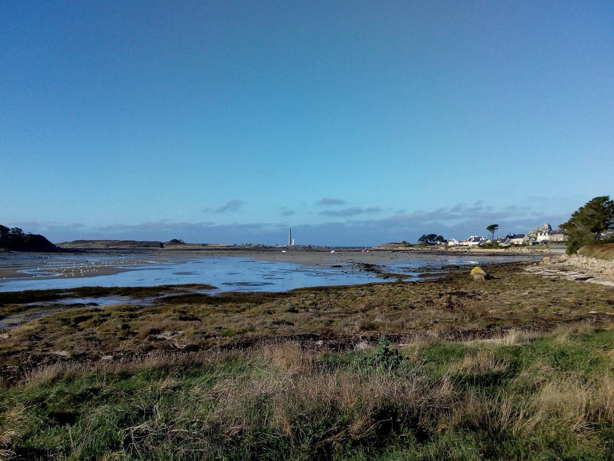 MarieQuetier's tweet photo. 🌞 Promenade dominicale émerveillante &amp; vivifiante 🌬️
Le long du sentier côtier, une pancarte sur laquelle est inscrit : "le confinement, c'est pas la mer à boire" 😄 #provocation #Plouguerneau #Plougerne
#paysPagan #broBagan #Léon #broLeon
#Finistère #PennArBed #Bretagne #Breizh https://t.co/HSew35HgcJ