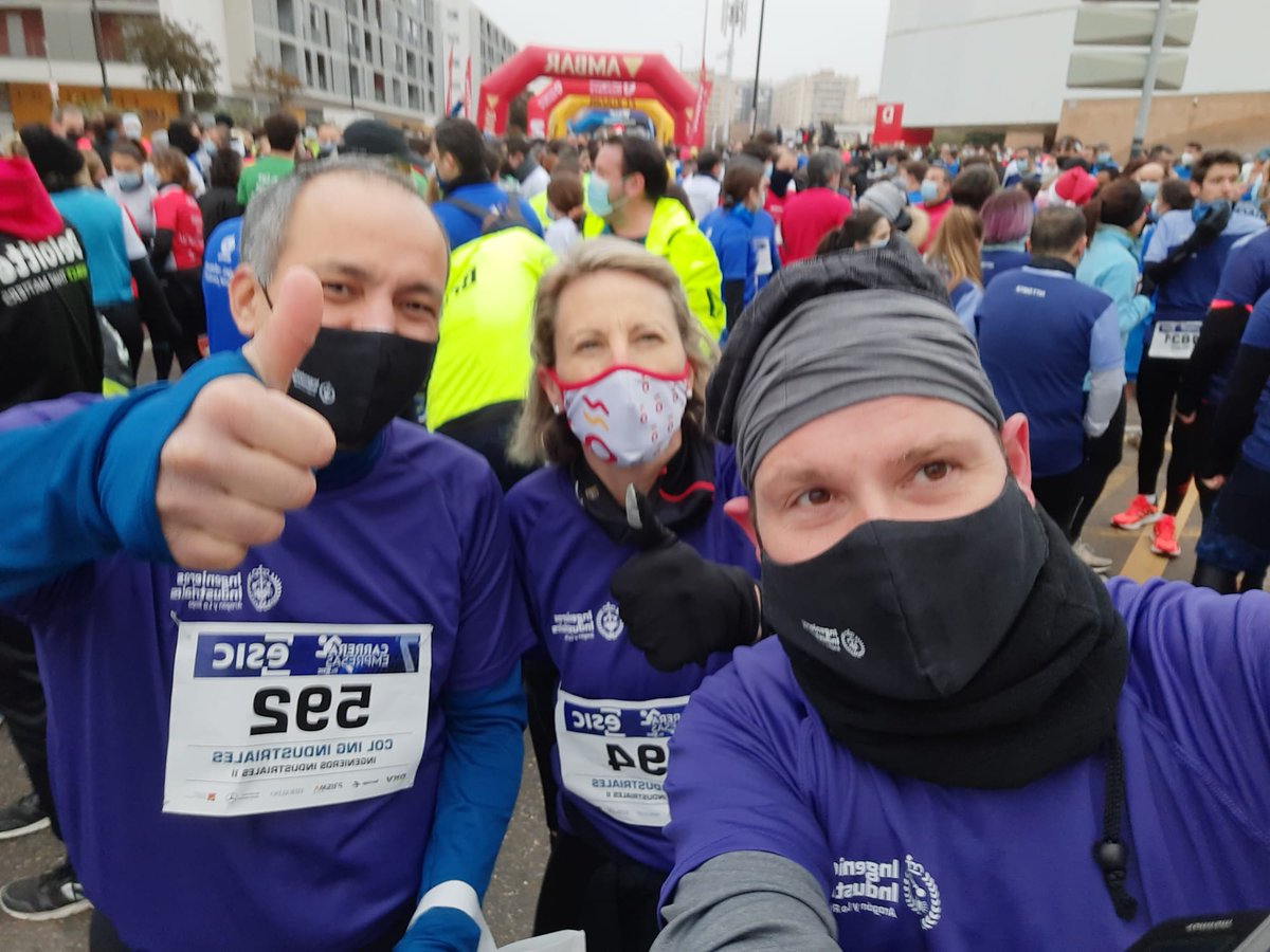 COIIAR's tweet photo. El frío no ha podido con las ganas de nuestros #IngenierosIndustriales en la #carreraESIC. 

Kilómetros 🏃🏃🏃y sonrisas 🙂🙂🙂en una mañana deportiva con mucha niebla en Zaragoza. 

¡Gracias @esiczaragoza por esta iniciativa un año más! https://t.co/X6URlKH8aR