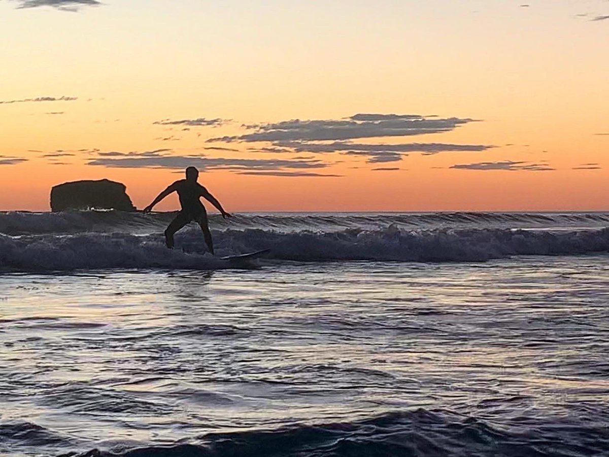 atwjustin's tweet image. Hanging 10 🤙🏄🏻‍♂️ #PlayaHermosa #SanJuanDelSur #sunsetsurfing #surfsup