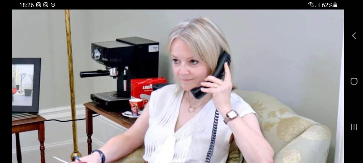 eddygraham39's tweet image. Our new Brexit negotiator. Who in this pic is holding the phone upside down 😂😂😂