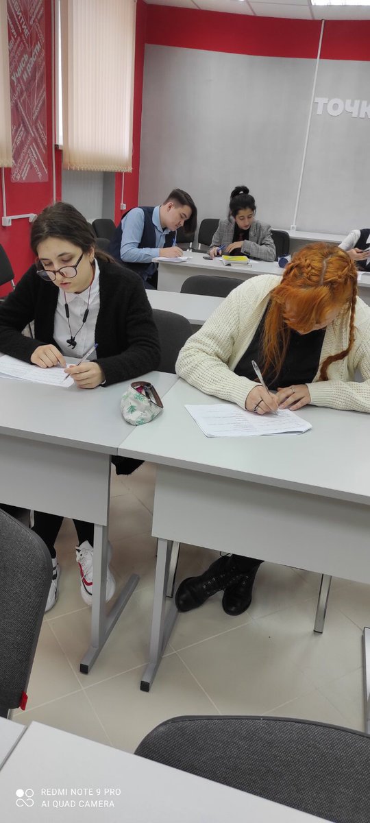 Библиотекарь Тараканова Е.ф.  провела 04.12 Большой краеведческий диктант для уч-ся 6-11 кл, которые смогли проверить  знания о Самарской области по  направлениям: архитектура,топонимика,природа,история,спорт,
 наука. 20.12 на сайте СОУНБ-будут определены «настоящие знатоки».