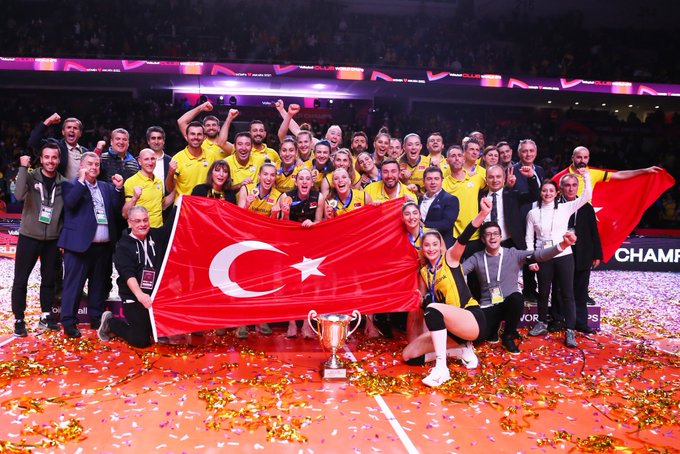 Kadınlarımız, gururumuz... FIVB Kadınlar Dünya Kulüpler Şampiyonası'nda 4. kez Dünya şampiyonu olan #VakıfBank Kadın Voleybol Takımını yürekten kutluyorum.