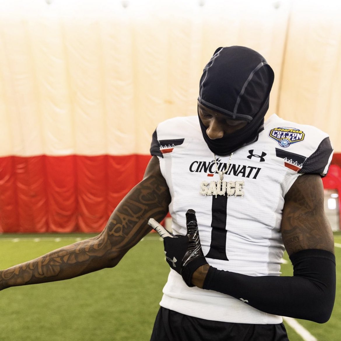 UCUniforms's tweet image. First look at the #Bearcats white unis with Cotton Bowl patches!

via @iamSauceGardner / IG