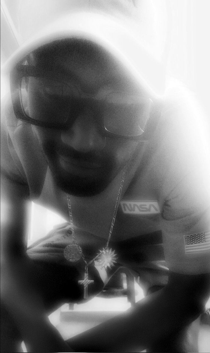 XOSwaggerlove's tweet photo. Hahahaha! 😁 I dropped that Cute Smile! 
😎🙏 Before I was about to Jump Ship!🚀💫
☝😎&amp; U can eaaily Guess where was the FIRST PLACE
😎🚀I was going to after leaving EARTH🌍♥ 
😉Mmmmmmm? https://t.co/TWcJuTXWT8