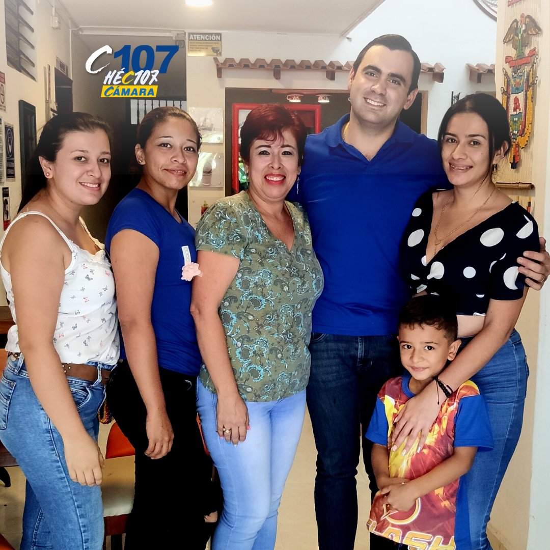Desde muy pequeño he sabido lo que significa ayudar a los demás, por eso, estar al servicio de la comunidad, es una labor que sigue acompañándome en cada etapa de mi vida. 
Líder Yohangely y familia, en equipo, el barrio Santa Ana, también #renace
#C107 #cámaraderepresentantes