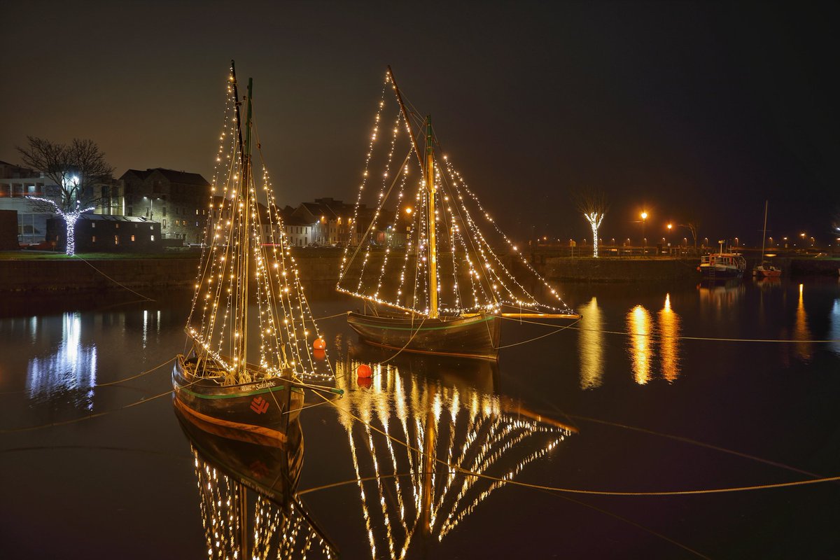 ZhangChaosheng's tweet photo. 4 Galway Hookers were decorated  in the Claddagh Basin this evening https://t.co/exFFC8CWu6