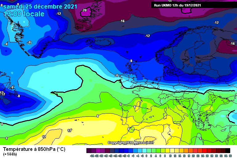 CarlowWeather's tweet photo. Latest weather model updates largely keep cold to North of us for Christmas Day with low system bringing rain to Southern areas. Still some uncertainty though. Scotland could well see a white Christmas though! https://t.co/3lMLZQqUjn