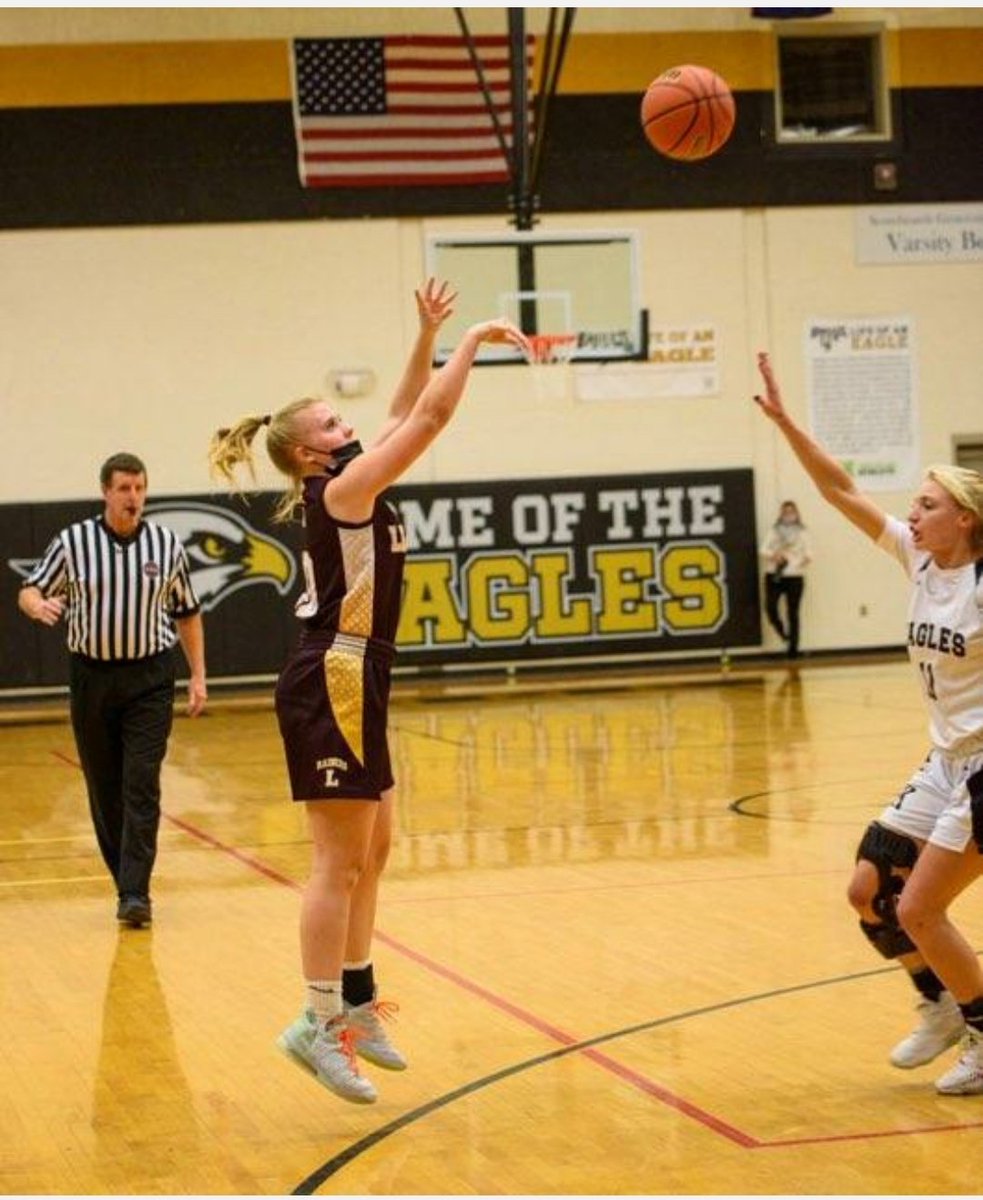 SNHSaints's tweet photo. Big week last week for c/o 2022 5foot8 combo guard @catcole2022 from Lebanon HS  leading her team to 2 big wins. 
Game 1 vs MV 22pts 5rbs 5/7 3pt 5/5 Ft 
Game 2 vs Kennett 21pts 7rbs 3/5 3pt 6/7 ft 

Lead guard has been super efficient to start this winter season. https://t.co/kRr3AUYKdb
