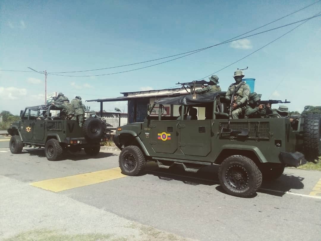 53Brinfs's tweet photo. •| Cumpliendo con la guia de planeamie to del GJ @darkteamvurdu15kk cmdte del @ceofanb el GB @yoeramon cmdte de la @ejb_53brig en las instalaciones de esta Unidad Superior se llevo acabo la instalación de las URRAS esto con la finalidad de responder ante cualquier eventualidad. https://t.co/uJbzPBztnG