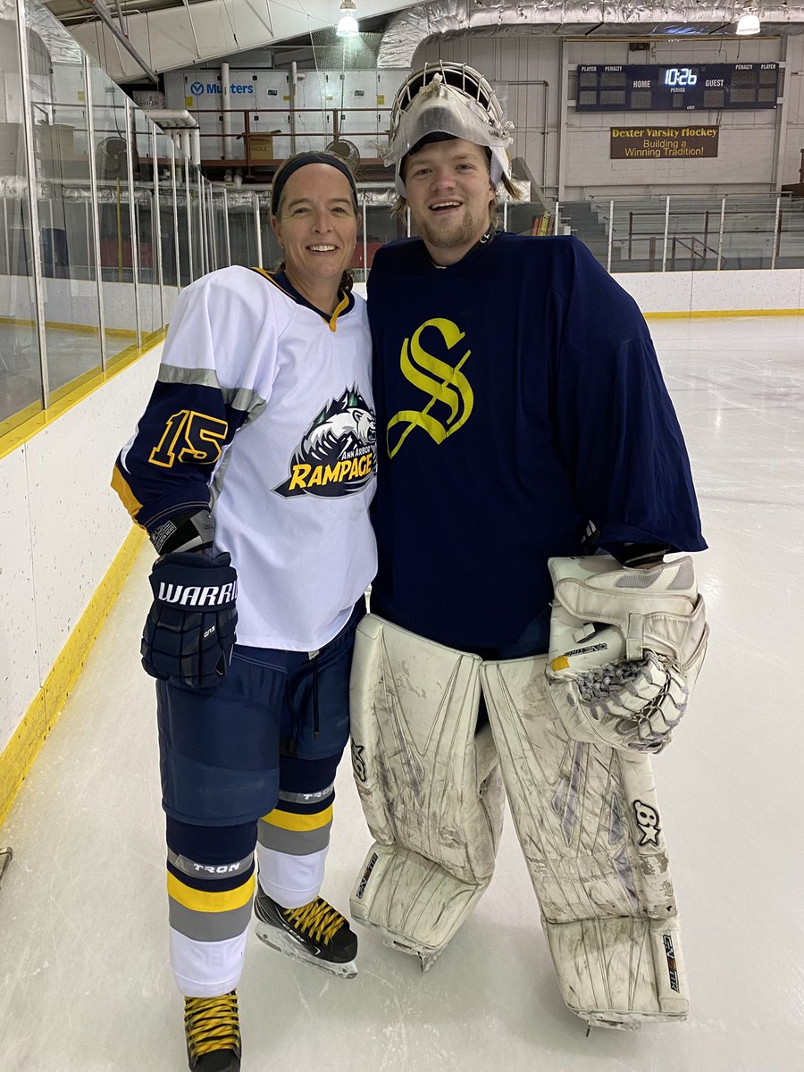 jcrawford077's tweet photo. Sunday funday with @31crawfish. Loved being back on the ice with him. #homefromschool #christmasbreak https://t.co/rnSQY9snTP