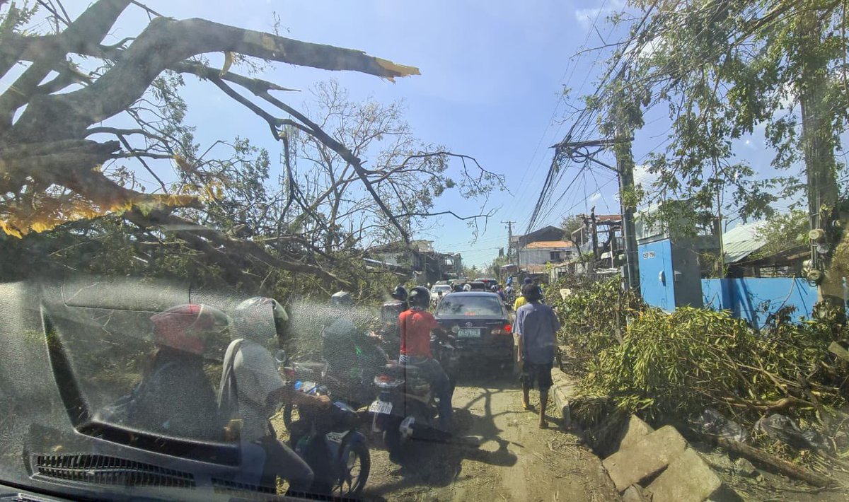 rooffiiee's tweet photo. I don't see no hype about what's really going on in Cebu.
I've been checking national news outlet all day long, but I didn't see any updates and coverage.

You can only get informations from the locals posting on their social medias. 

Neglected? Why?

#BangonCebu 
#Cebu https://t.co/ZrWL5TRvoa