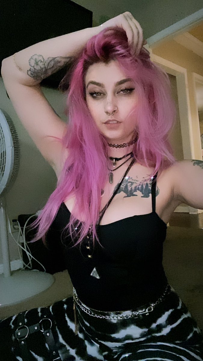 liddotalie's tweet image. Anyone down for some Fortnite?