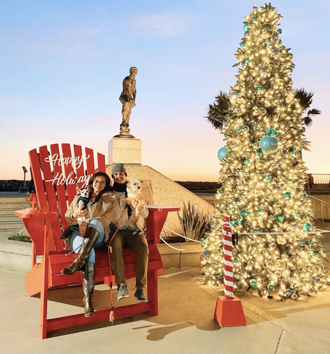 Dana Point Harbor has the most perfect spots for your family's holidays photos❤️ 

📷 @mrs.mendeleev