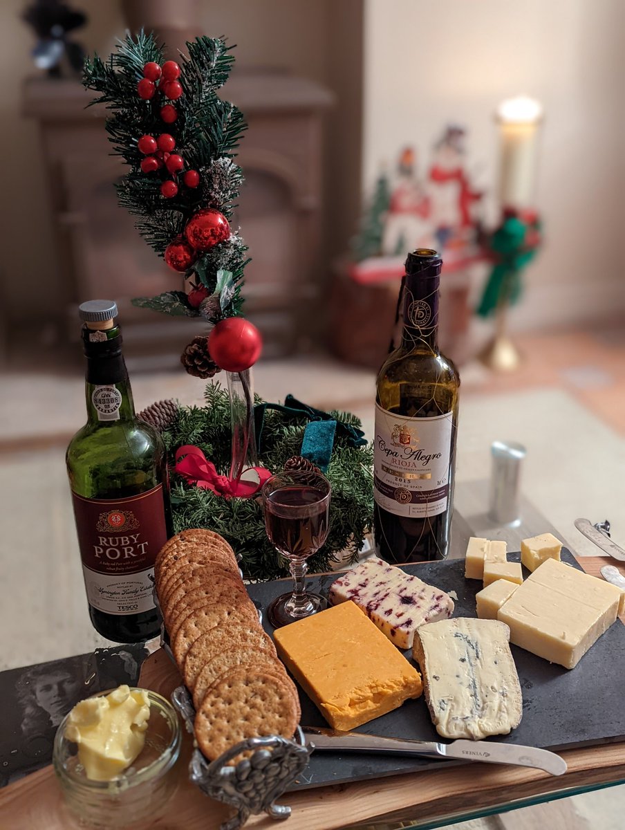 LyndseySloly's tweet photo. It's not Christmas without cheese! @DebLaughton https://t.co/O7A88PFhql