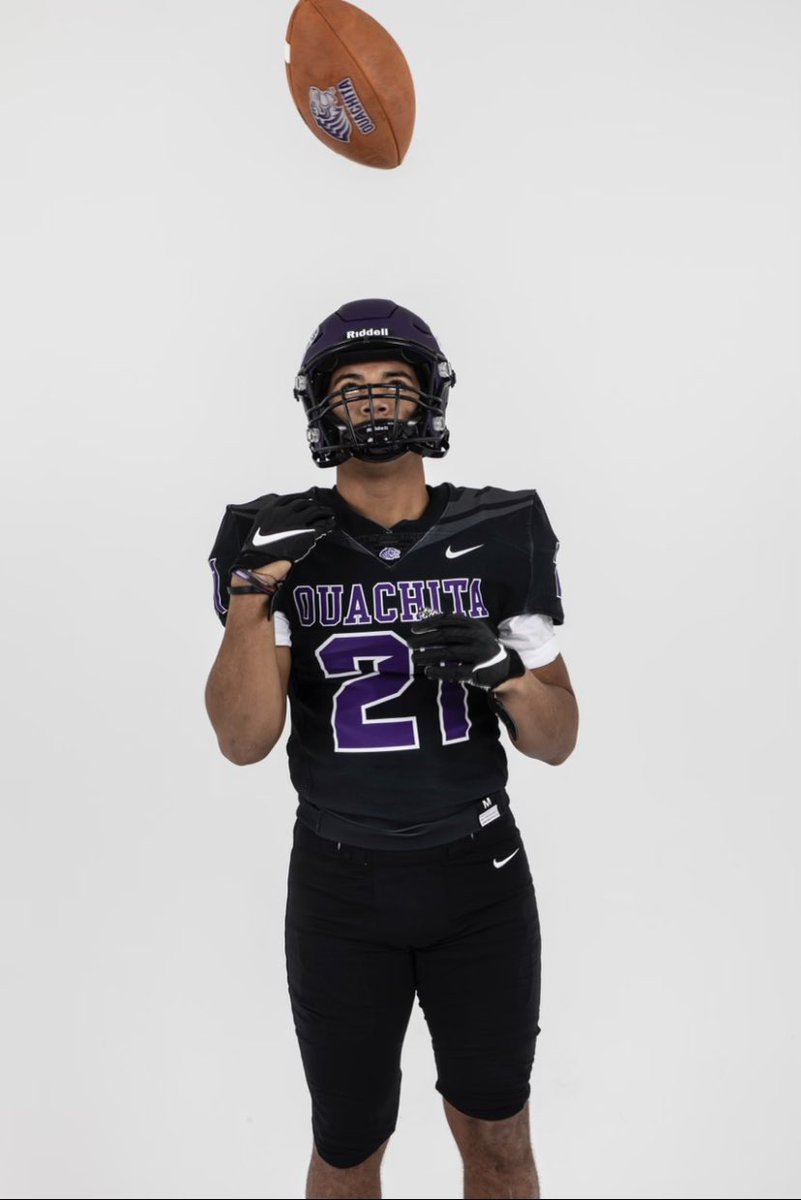 Dreams to reality #committed <a href="/seanasu2000/">Sean Cockrell</a> <a href="/RoyThompsonFB/">CoachThompson</a> <a href="/ValleyViewFB/">Blazer Football</a>