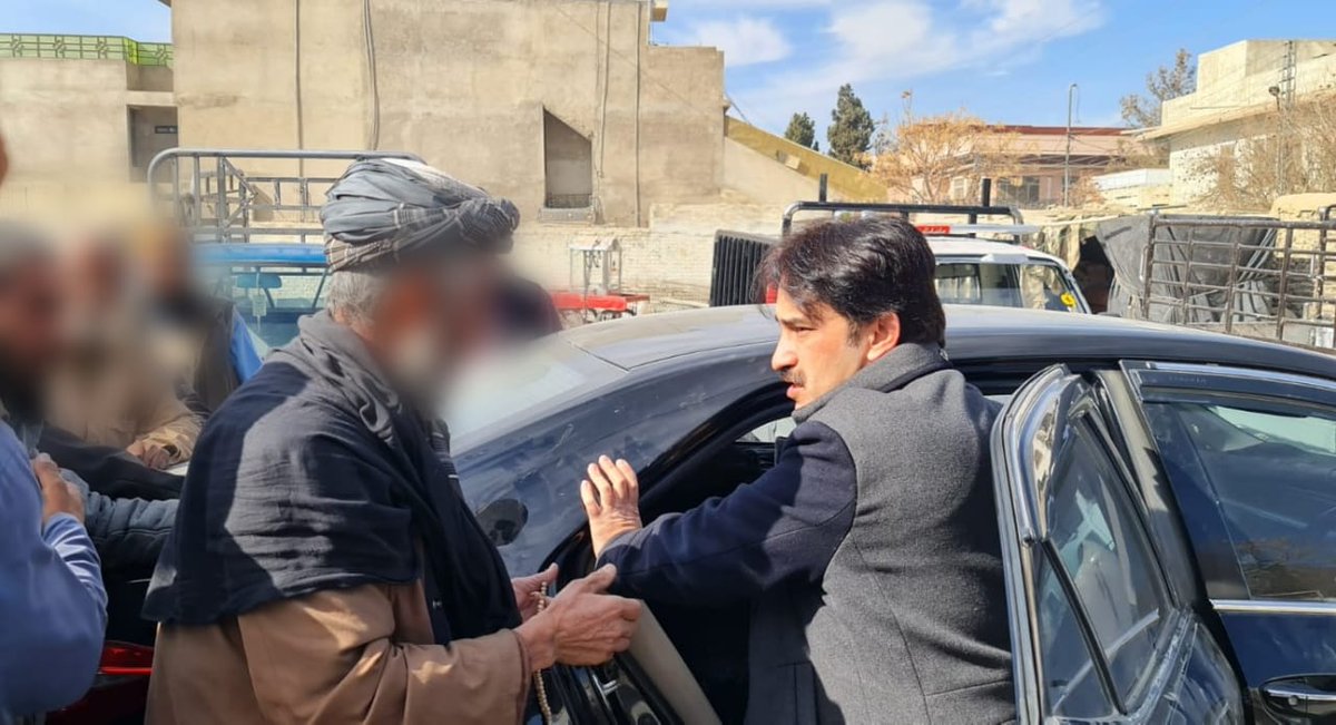 ZiaKhanqta's tweet photo. ہماری چھوٹی سی کاوش کسی کی زندگی آسان کر سکتی ہے
Thanks to AL-Rehman Welfare Trust Karachi For Supporting in more then 1500 Families Winter package for #Quetta
Thanks to All Donors and Volunteers of Quettaonline
#QuettaOnlineVolunteers #JacketsDistribution
@KlasraRauf https://t.co/kCaku8UolL