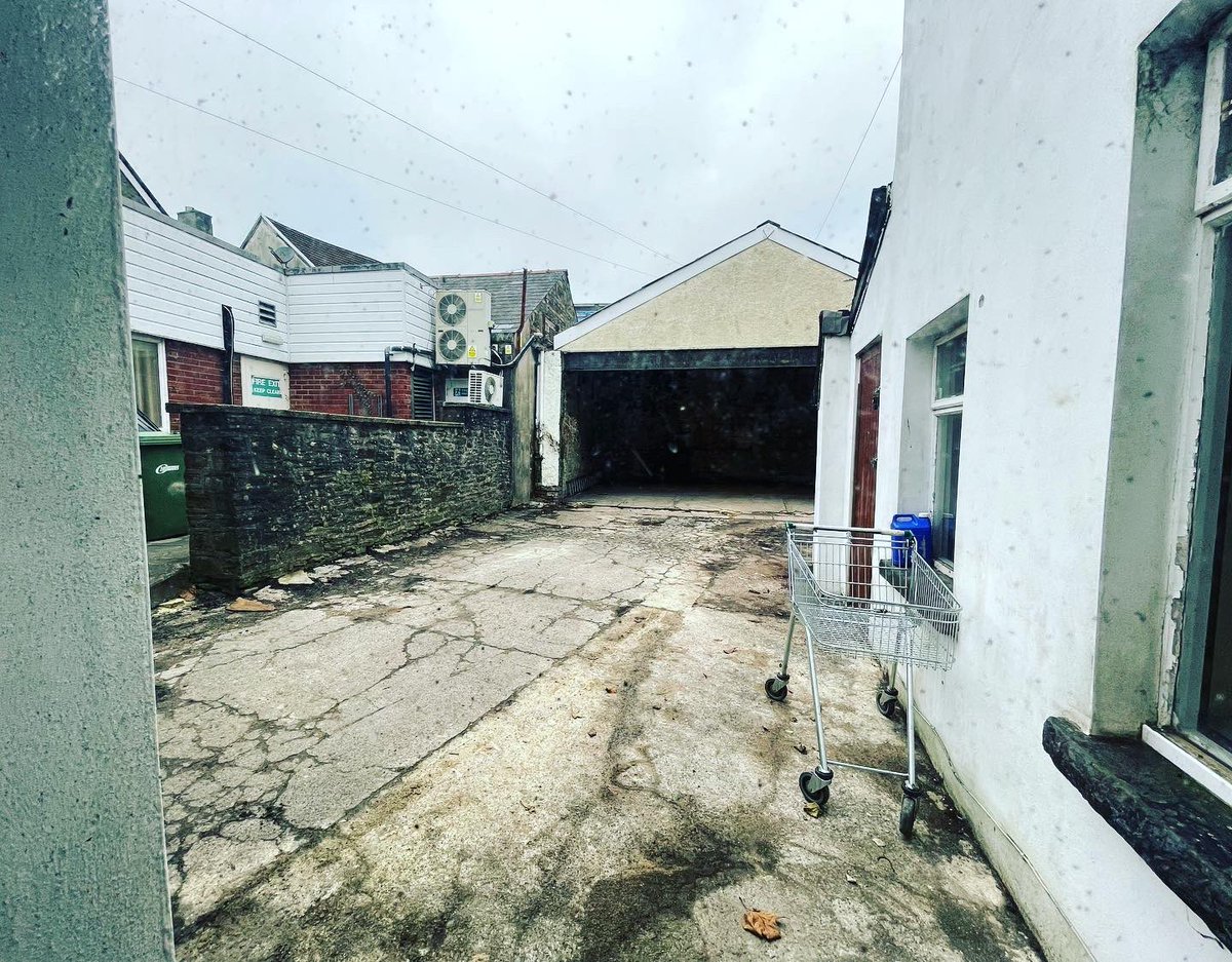 Commercial unit to rent - Caerphilly £7000 PA.