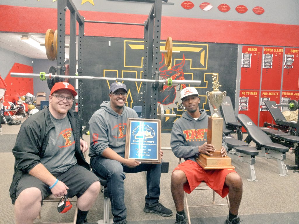 ThomasJRan's tweet image. Never forget your day ones. Aka &quot;The Campus Brain Trust&quot; . Met 6months ago, bonded for life. There&apos;s no ring without their work. @CoachMSweet @CoachVStark #RespectTheProgram #CoreOfSuccess #Taftfootball