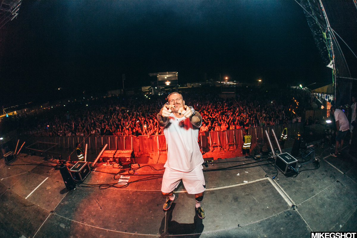 ¡FELICIDADES @sinatsinad!
Hoy cumple años nuestro grandullón favorito. Muy pronto lo celebraremos todos juntos encima de un escenario🤩💜
#happybirthday #spaceelephants #dj #edm #festival #club #music